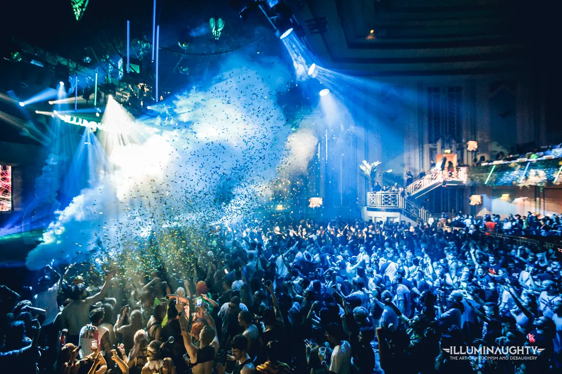 Light beams over the crowd at Paradise Lost.